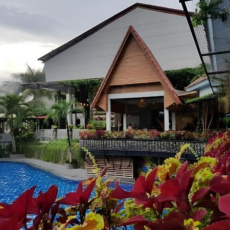 Bukit Daun Hotel And Resort Kediri  Εξωτερικό φωτογραφία