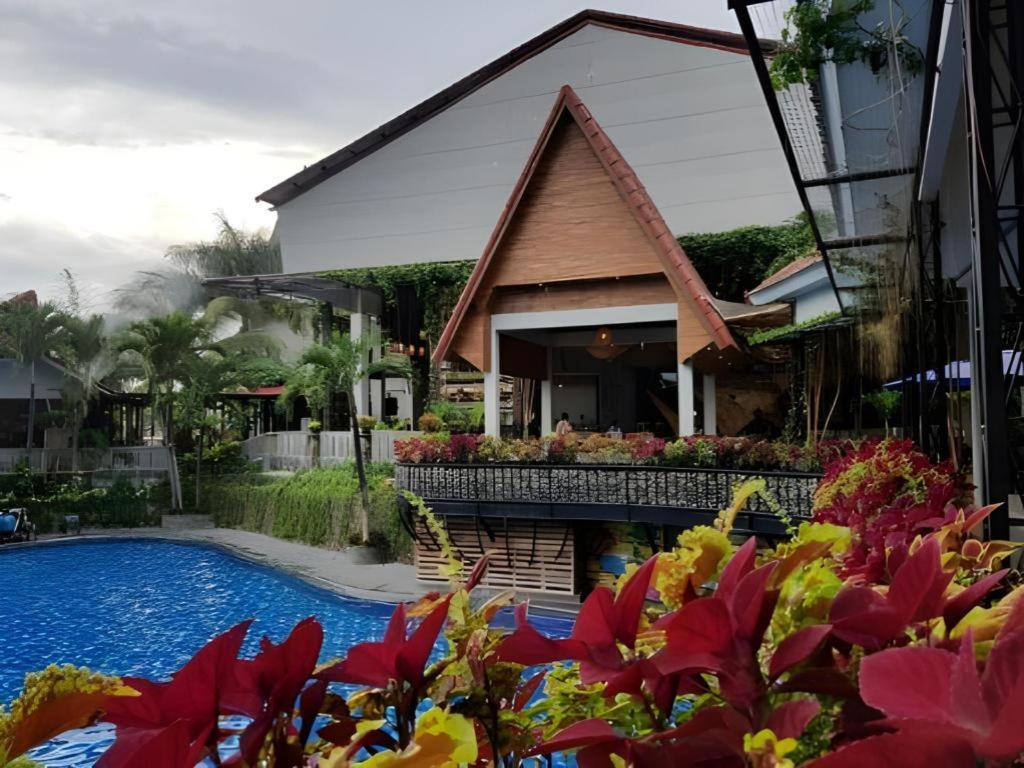 Bukit Daun Hotel And Resort Kediri  Εξωτερικό φωτογραφία